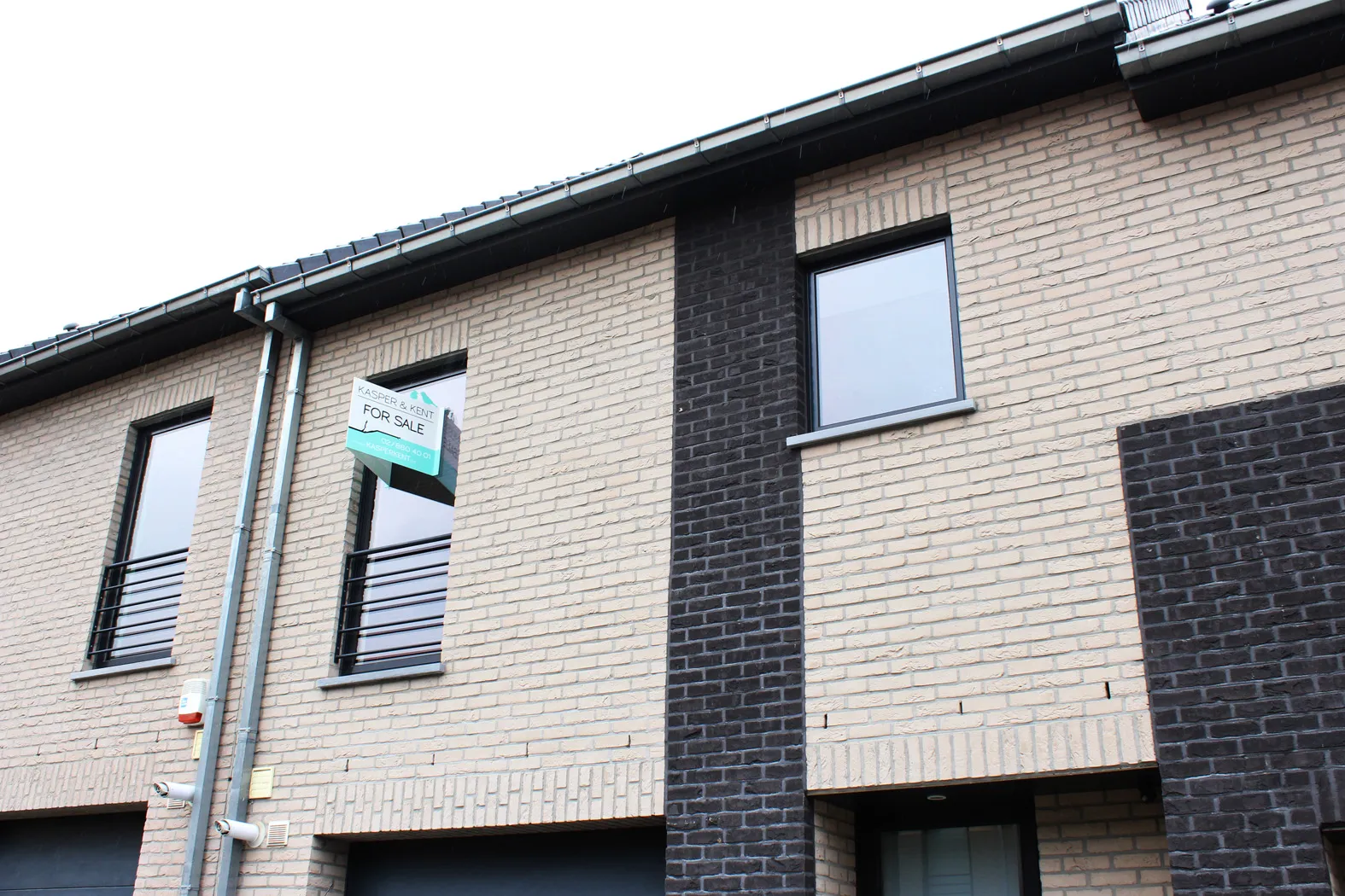 Recente gezinswoning met garage, tuin en terras0