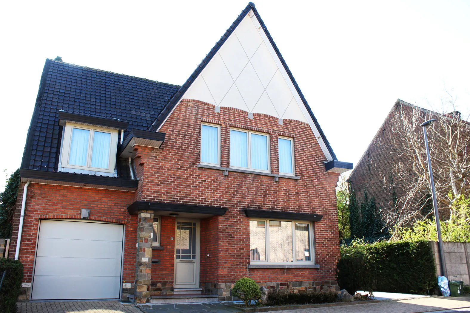 Centraal maar rustig gelegen woning met veel potentieel0