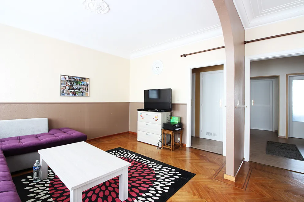 Apartment with authentic parquet flooring and large terrace1