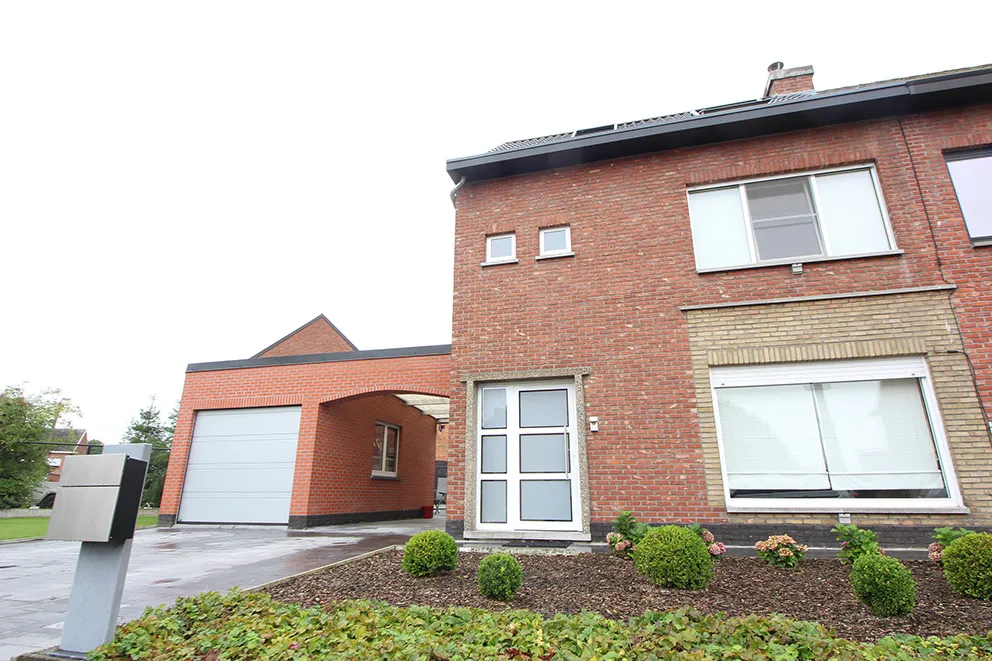 Renovated family house with garage and garden2