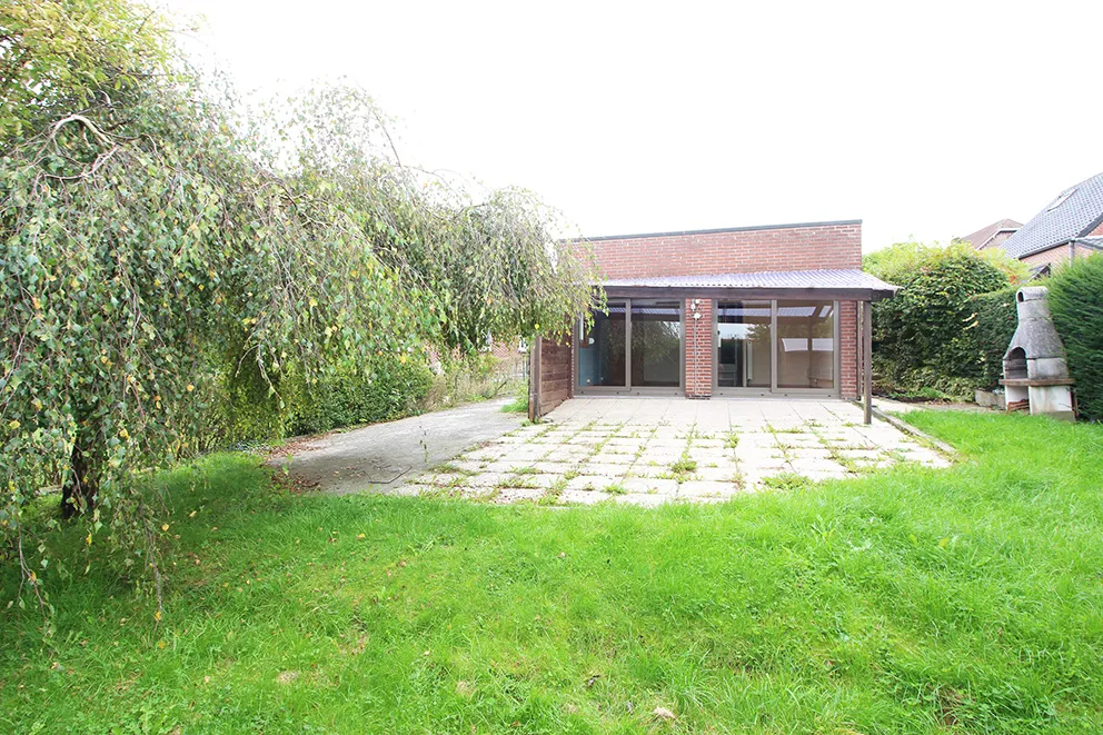 Bungalow located on an excellent situated plot of 5a72ca0